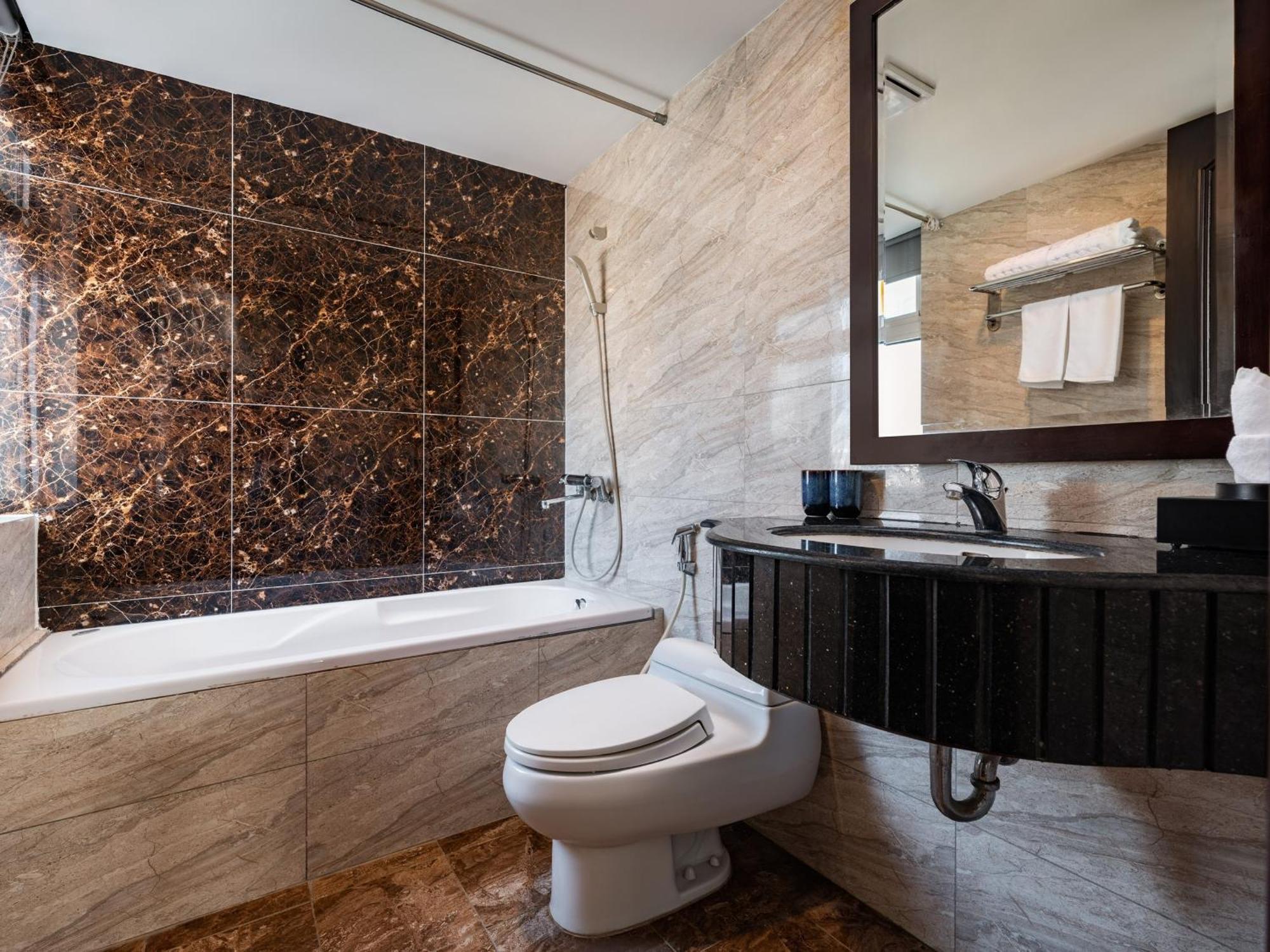 Minasi Premium Hotel Ханой Екстериор снимка